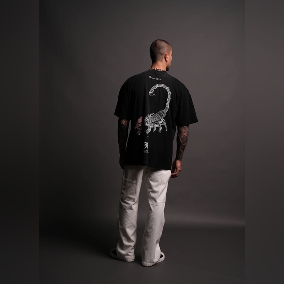 SCORPION ROSE "PREMIUM" OVERSIZED TEE IN BLACK SPINE SUN FADE - Picture 5 of 6